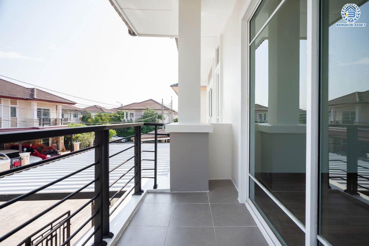 บ้านมือสองตกแต่งใหม่ หลังใหญ่ ดีไซน์ทันสมัย เนื้อที่ 53.8 ตร.ว. ม.ภัสสร14 บางใหญ่-กาญจนาฯ (ซ.กันตนา) รองรับทุกความสุข ฟังก์ชัน 3 ห้องนอน 2 ห้องน้ำ 2 ที่จอดรถ บนทำเลศักยภาพ ใกล้เซ็นทรัลเวสต์เกต ทางด่วน "ศรีรัช" และรถไฟฟ้า "สถานีตลาดบางใหญ่"